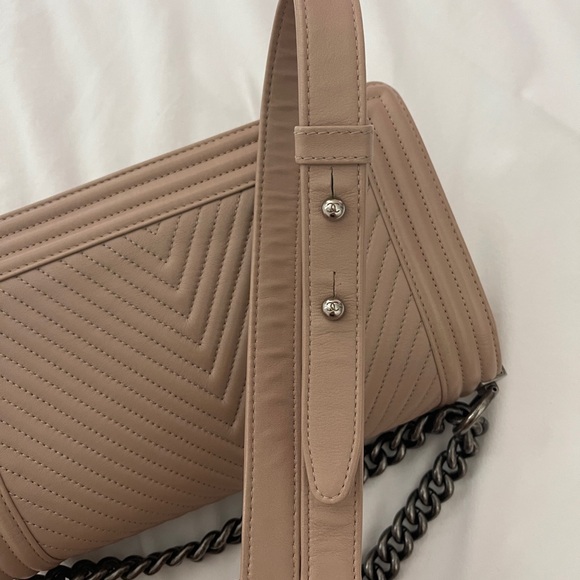 Chanel Boy Flap Bag Chevron Lambskin Old Medium - Picture 9 of 14